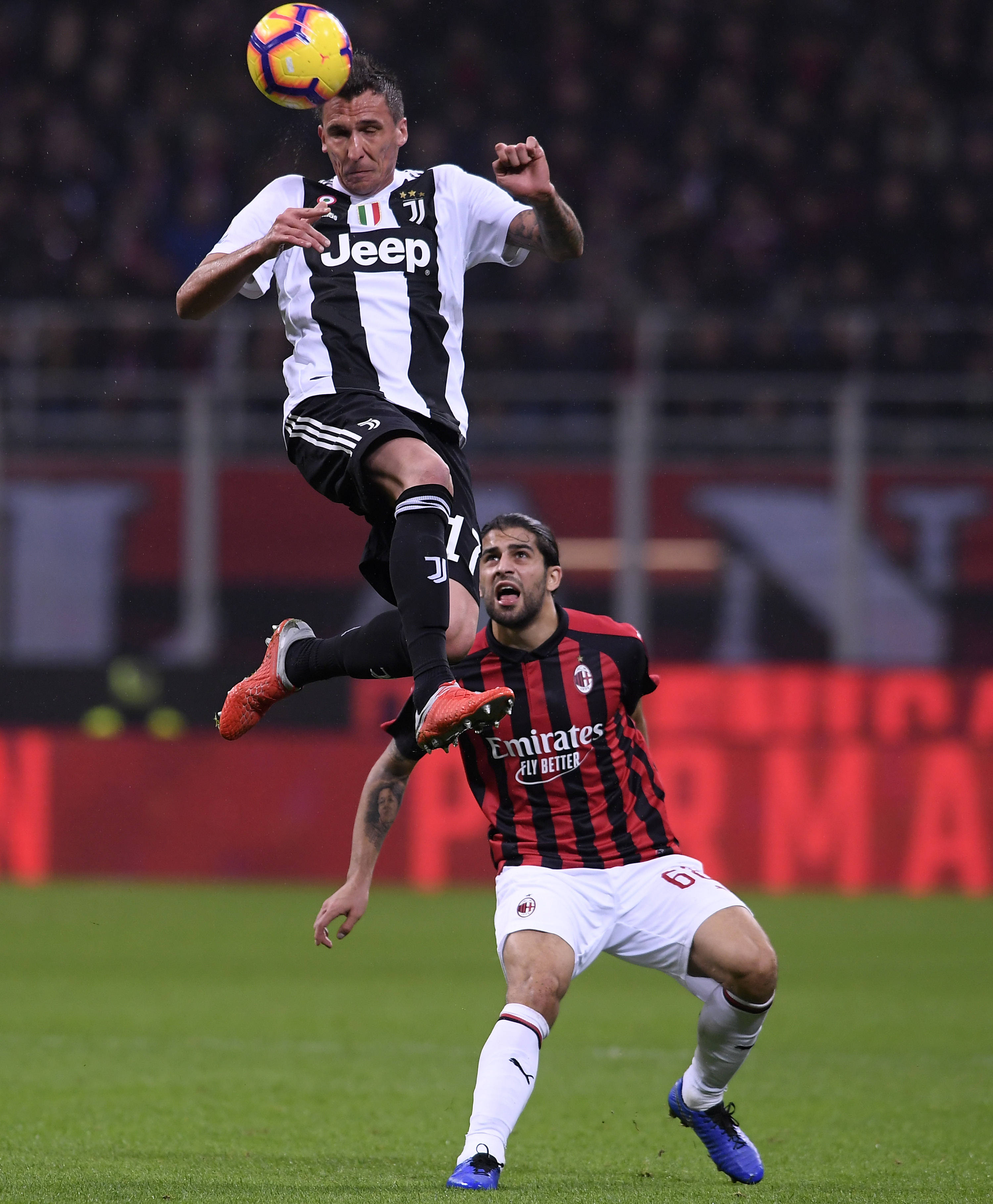 足球明星备战决战之际，实力对决