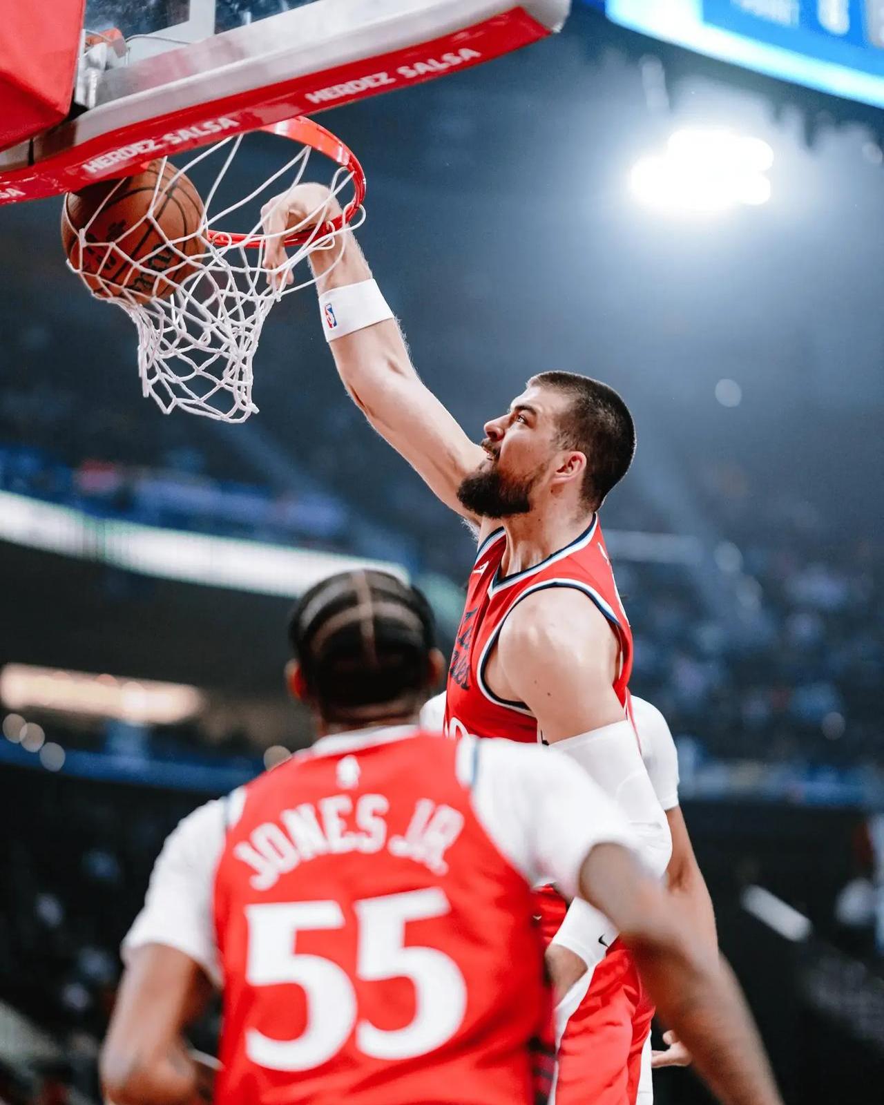 雄鹿B队绝杀快船，伦纳德绝境逆转