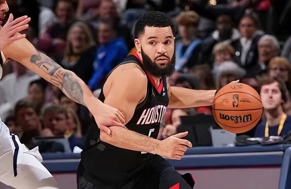 包含火箭强势墨西哥男篮，萨姆·米切尔送出助攻的词条