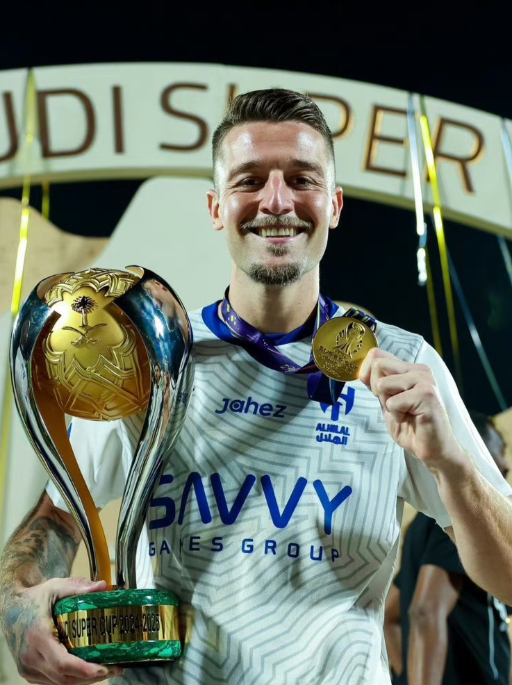 沙尔克足球队在德国联赛中获得胜利