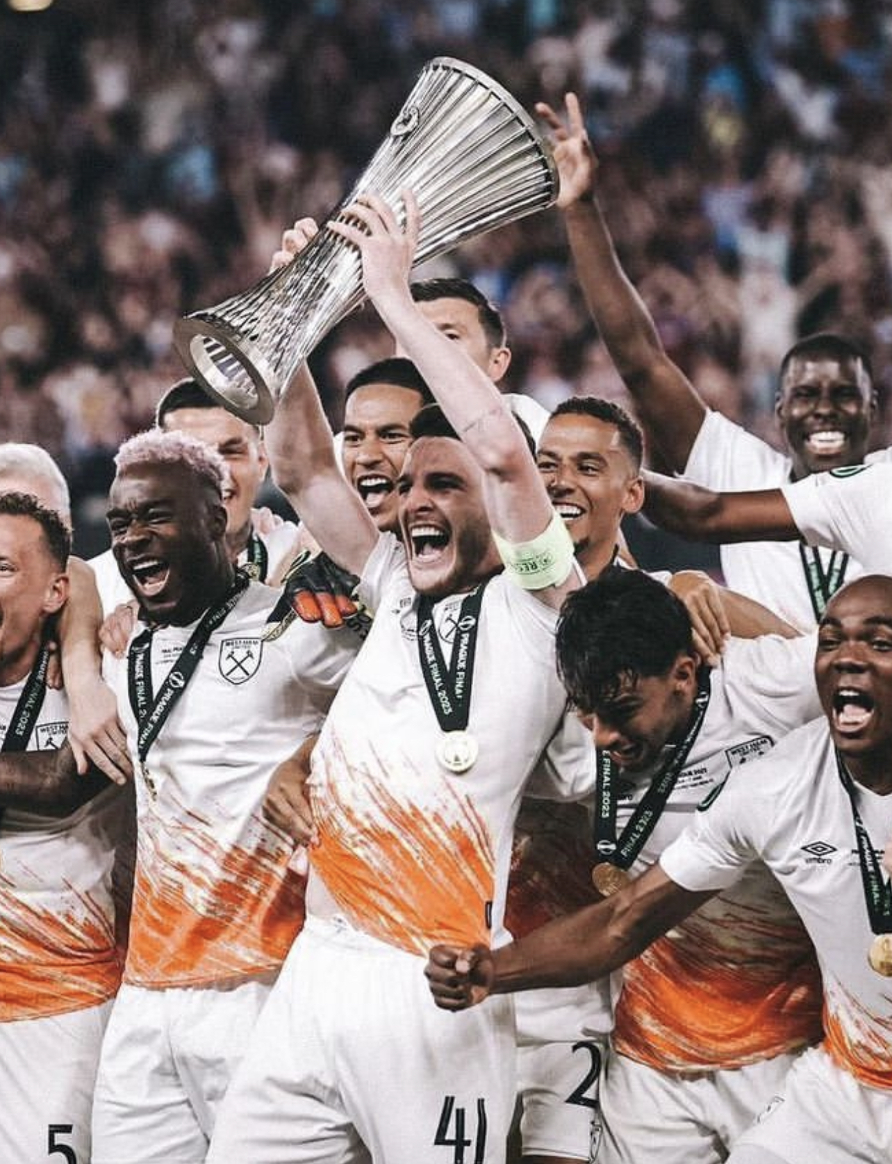 沙尔克足球队在德国联赛中获得胜利