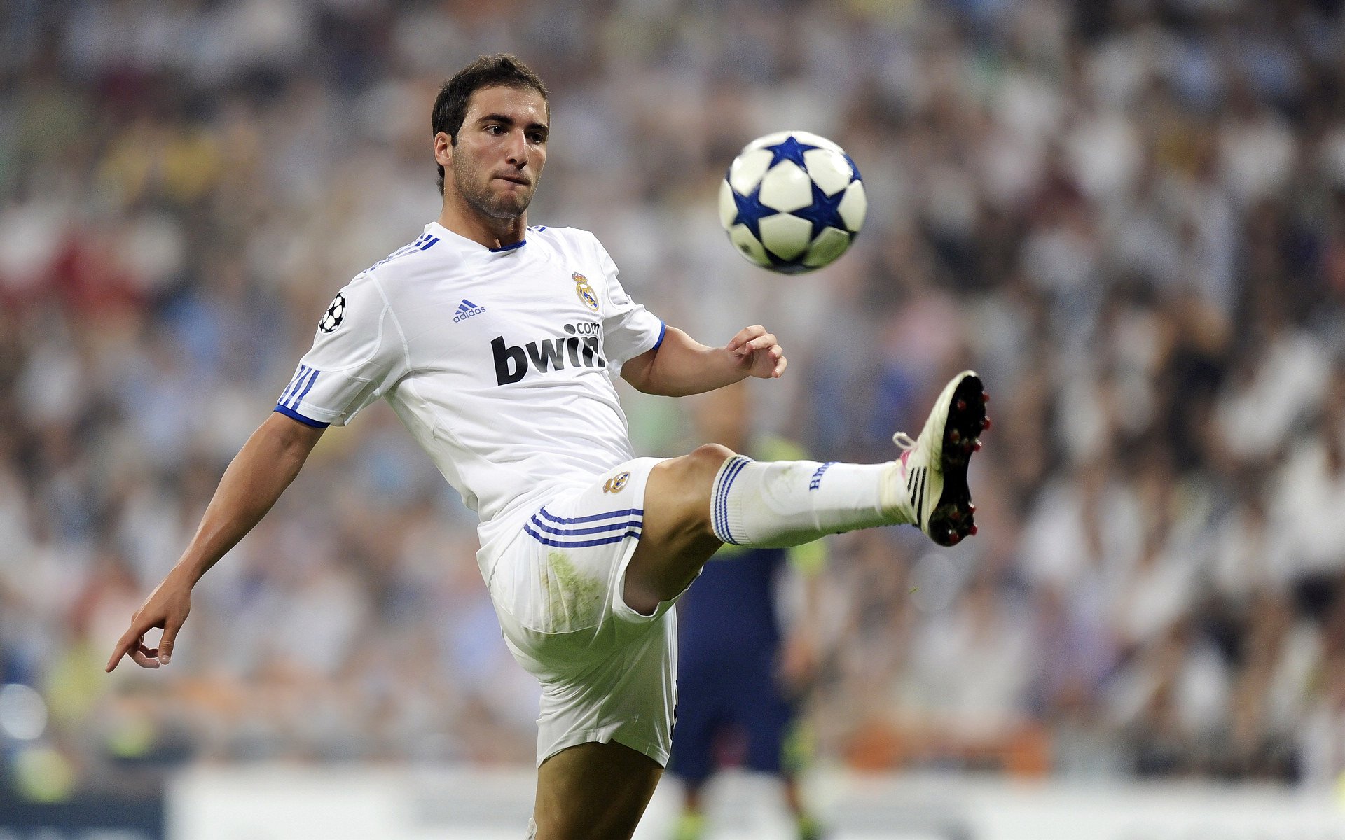 当摩纳哥带走比利时,卢卡库在欧冠决赛的救赎与接管