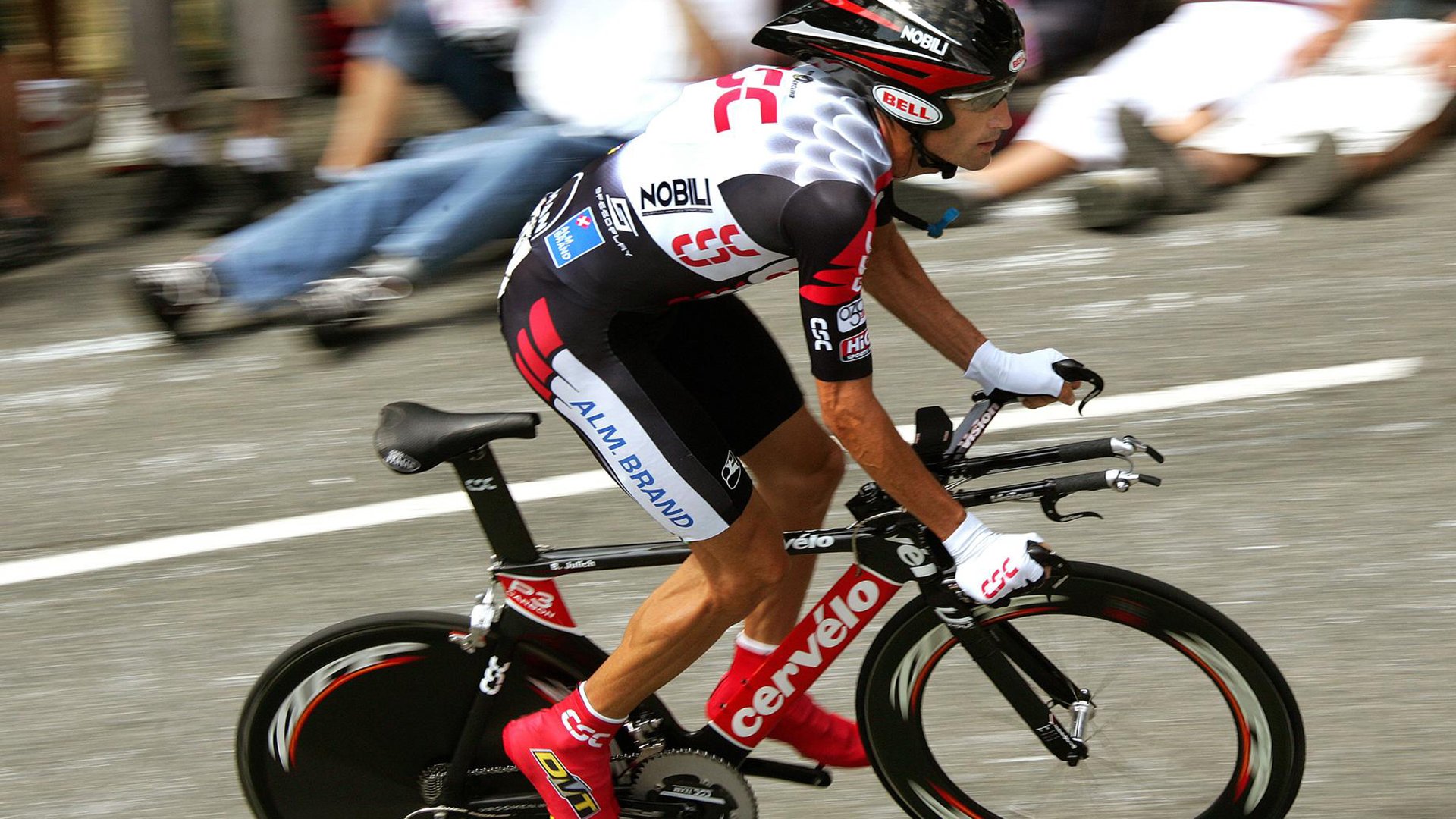 阿尔瓦雷斯一剑封喉，巴黎险胜切尔西背后的战术博弈与个人英雄主义